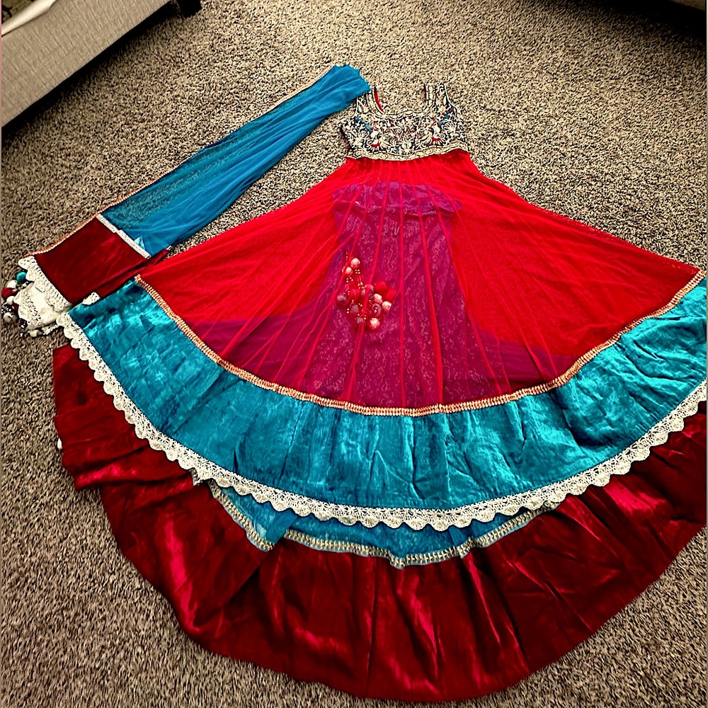 Free Shipping!  3-Piece heavy Velvet Lehengha Choli with 6 foot dupatta train